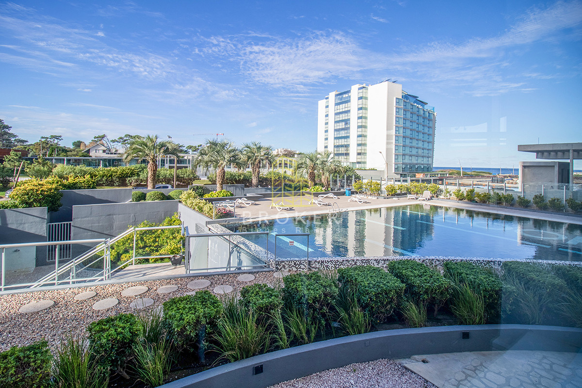 Apartamento ID.2111/Venta_de_apartamento_de_categoria,_dos_dormitorios_y_medio_en_la_brava_con_vista_al_mar._ - Venta de apartamento de categoria, dos dormitorios y medio en la brava con vista al mar. 