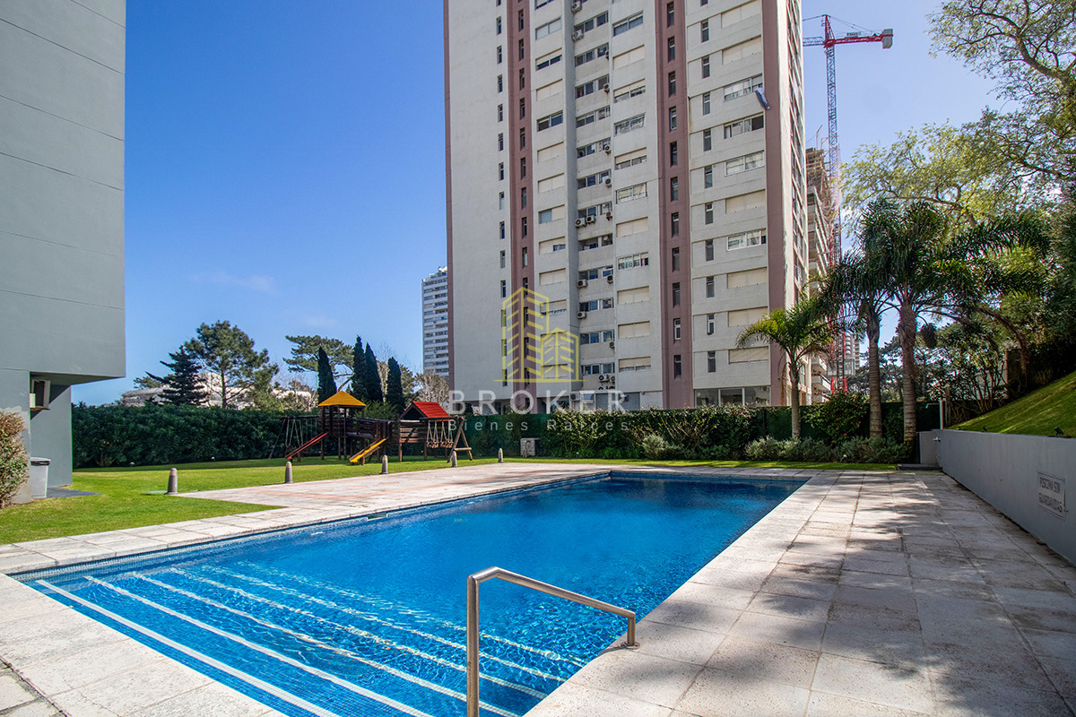 Apartamento ID.2306/Venta_departamento_Punta_del_Este_2_dormitorios_piso_alto_con_vista_a_toda_la_mansa._Punta_del_Este,_Uruguay. - Venta departamento Punta del Este 2 dormitorios piso alto con vista a toda la mansa. Punta del Este, Uruguay.