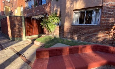 Oficina Sosa - Americo Vespucio y Millan con patio y jardin al frente planta baja 3 dorm