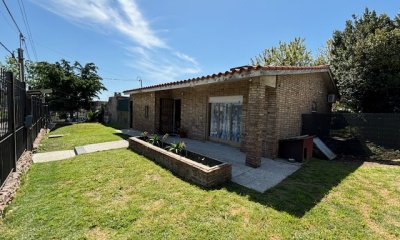 Oficina Sosa - Gauchos esquina Raffo chalet de buena construcción con gran terreno y frente de 24mts próximo a Castro