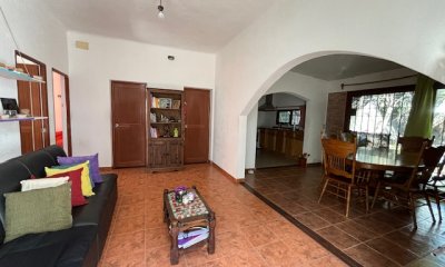 Oficina Sosa - Suarez y Bulevar próximo. Casa propiedad horizontal al fondo por corredor con terreno No acepta Banco