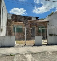 Casa Con Cochera Y Fondo. Teja Sur