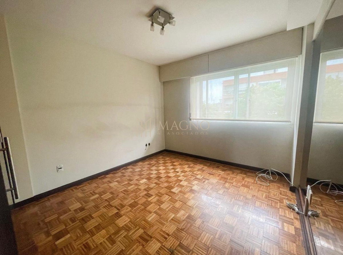 Apartamento ID.495 - Apartamento en venta 3 dormitorios + servicio y ggecen Punta Carretas