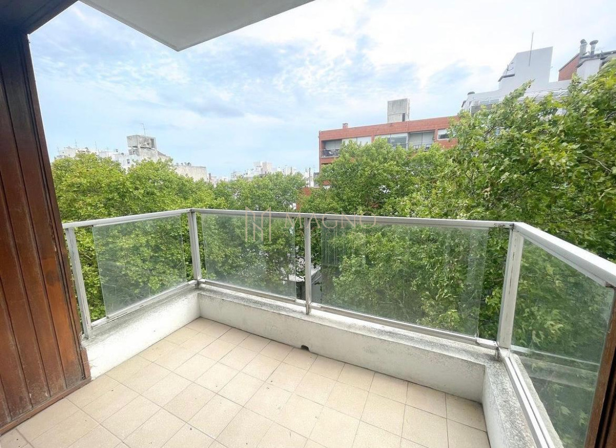 Apartamento ID.495 - Apartamento en venta 3 dormitorios + servicio y ggecen Punta Carretas