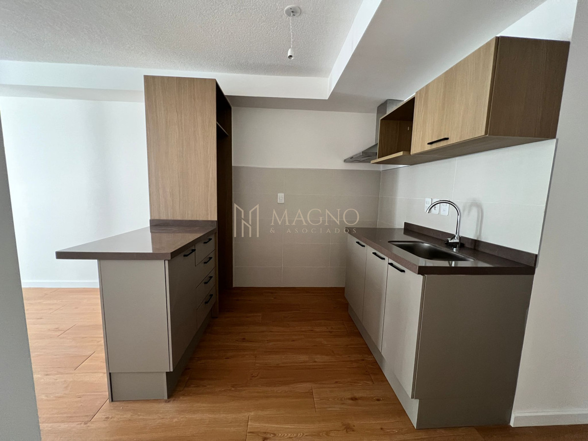 Apartamento ID.505 - Apartamento muy luminoso ubicado en segundo piso en La Blanqueada
