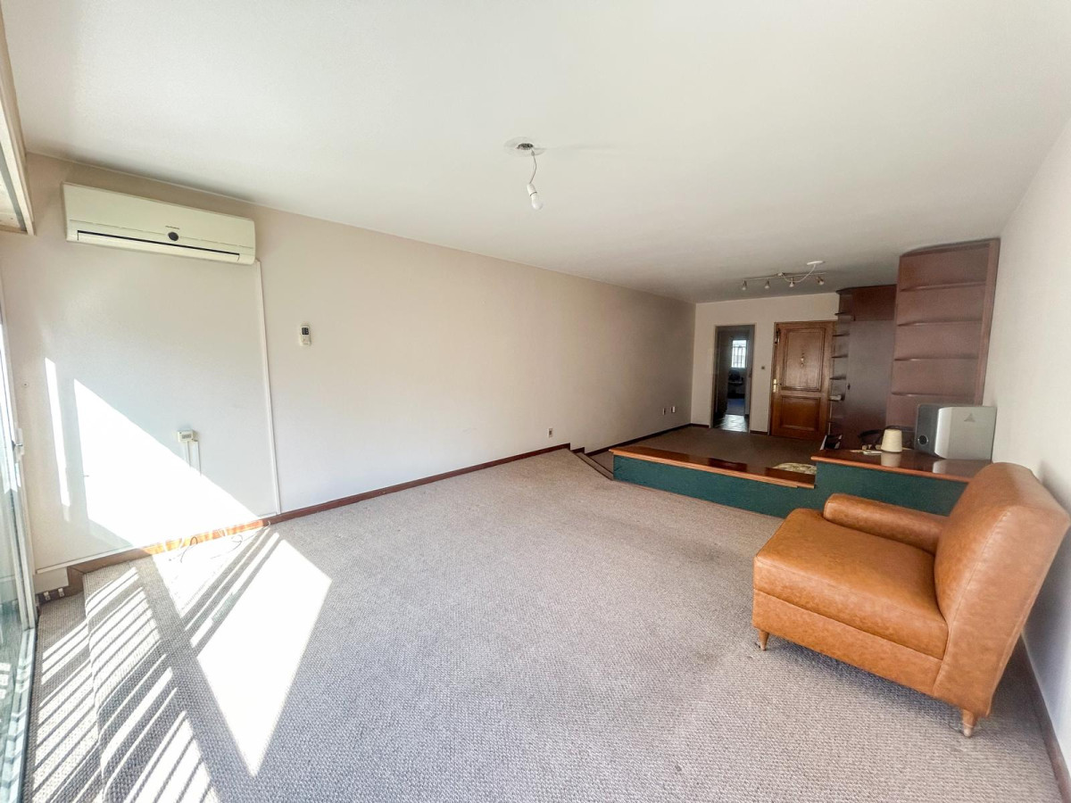 Apartamento 2 dormitorios + serv y garage con vista a rambla