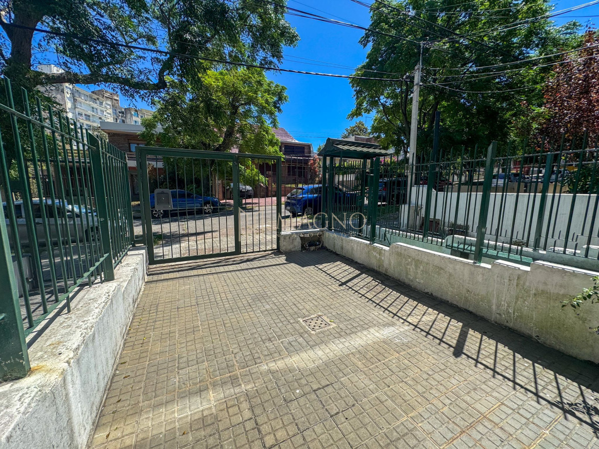 Casa ID.624 - Venta Casa en PH con parrillero, en Malvin, a 50m de la rambla