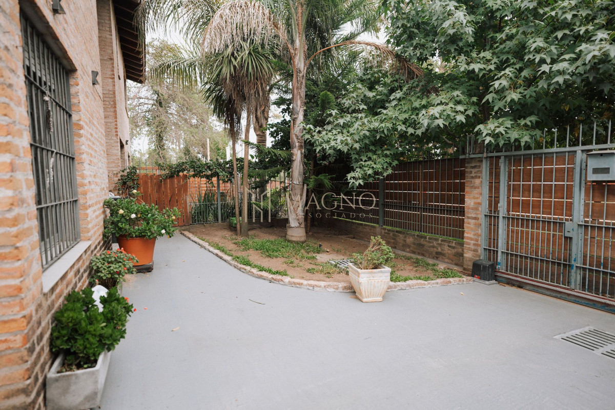 Casa ID.628 - Venta Casa 3 dormitorios piscina climatizada en Solymar 