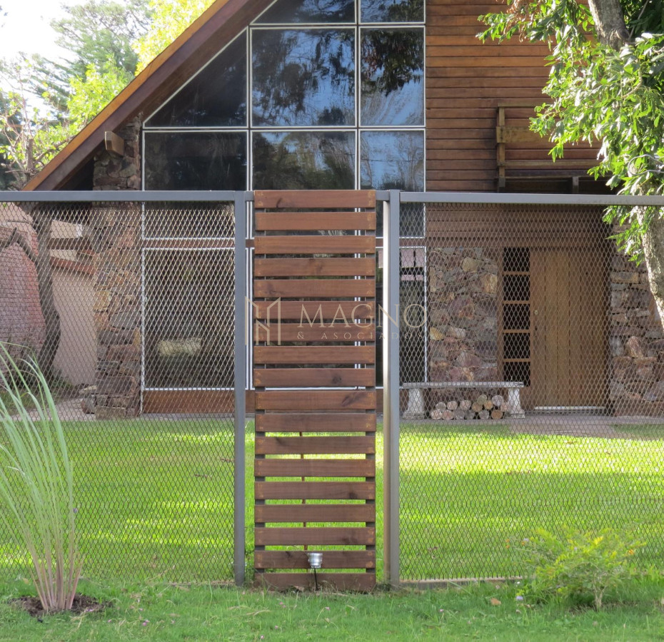 Casa ID.596 - Casa en venta con piscina en Carrasco