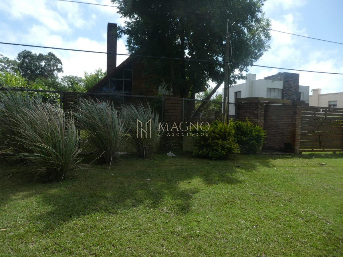 Casa ID.596 - Casa en venta con piscina en Carrasco