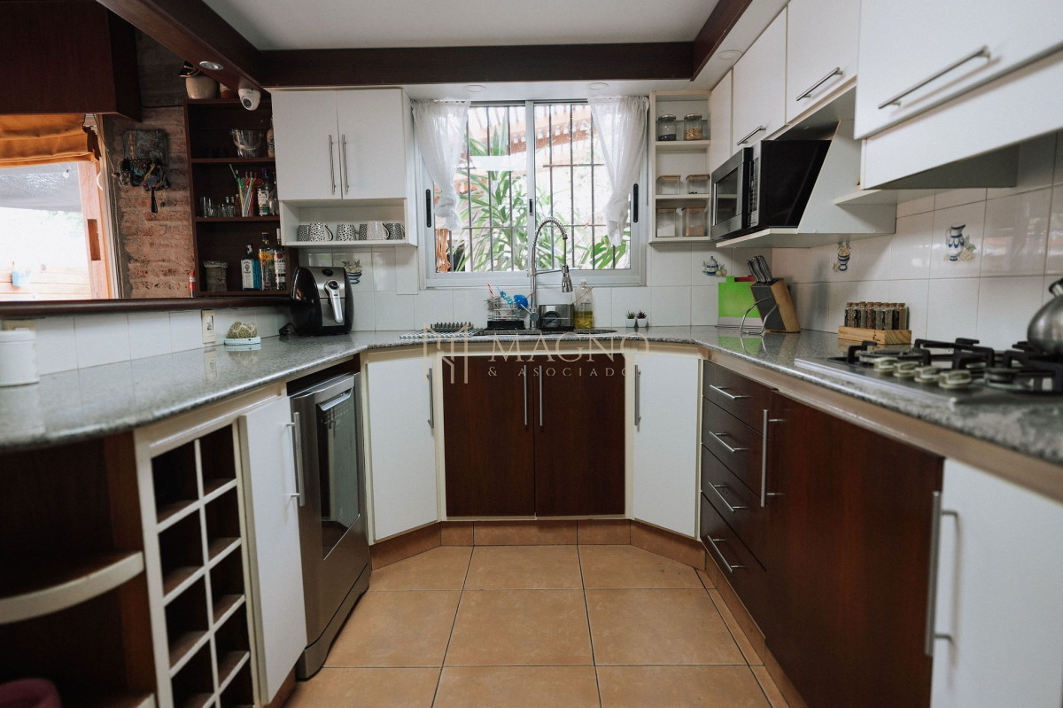 Casa ID.628 - Venta Casa 3 dormitorios piscina climatizada en Solymar 