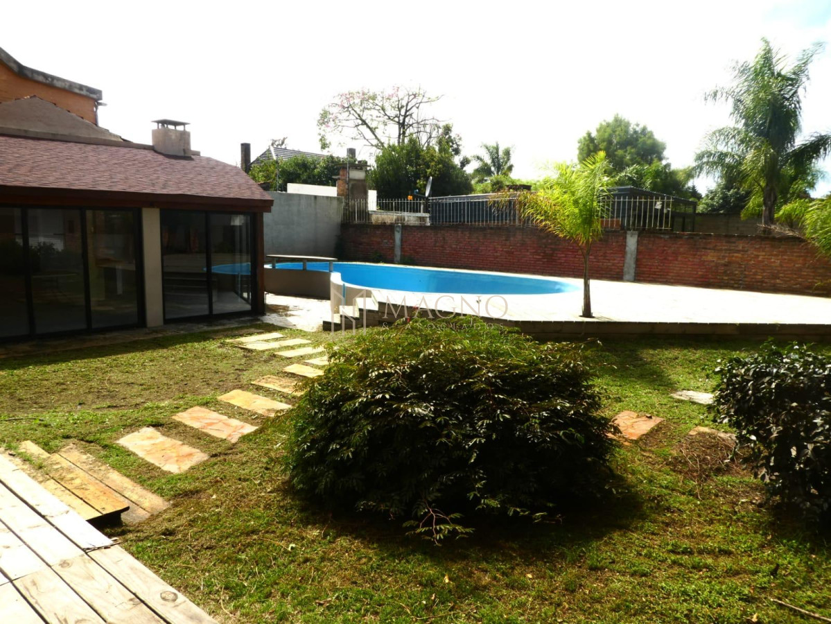Casa ID.596 - Casa en venta con piscina en Carrasco