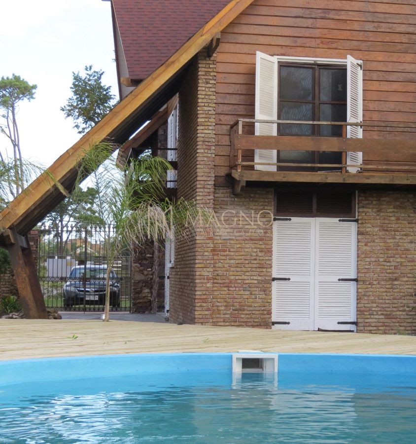Casa ID.596 - Casa en venta con piscina en Carrasco