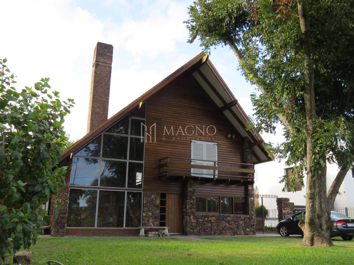 Casa ID.596 - Casa en venta con piscina en Carrasco