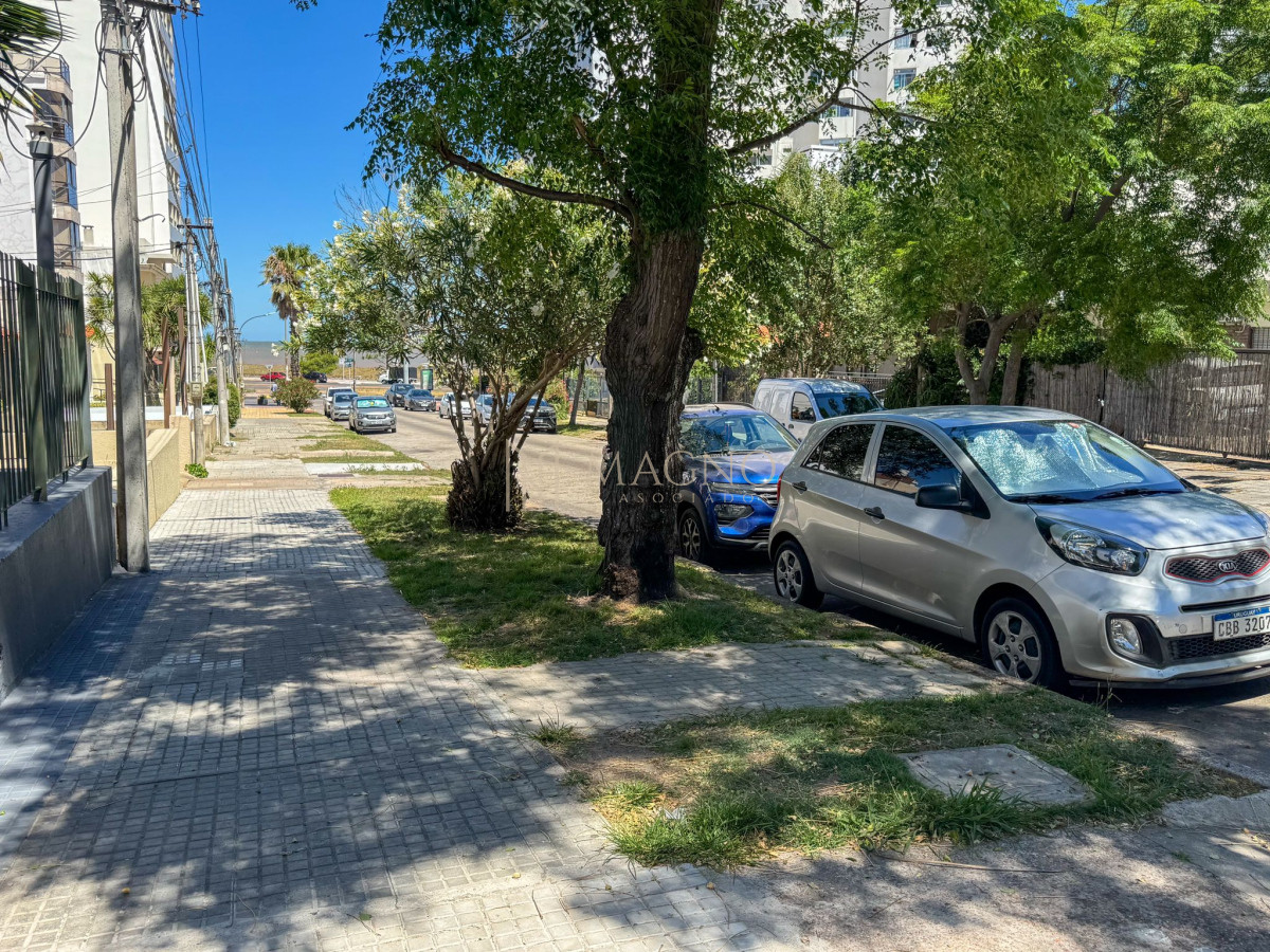 Casa ID.624 - Venta Casa en PH con parrillero, en Malvin, a 50m de la rambla