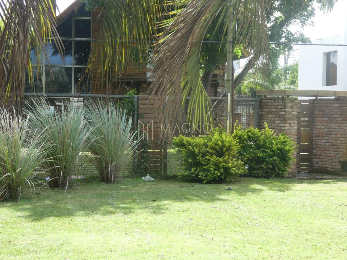 Casa ID.596 - Casa en venta con piscina en Carrasco
