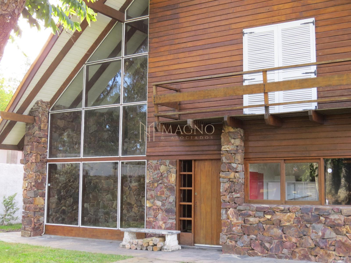 Casa ID.596 - Casa en venta con piscina en Carrasco