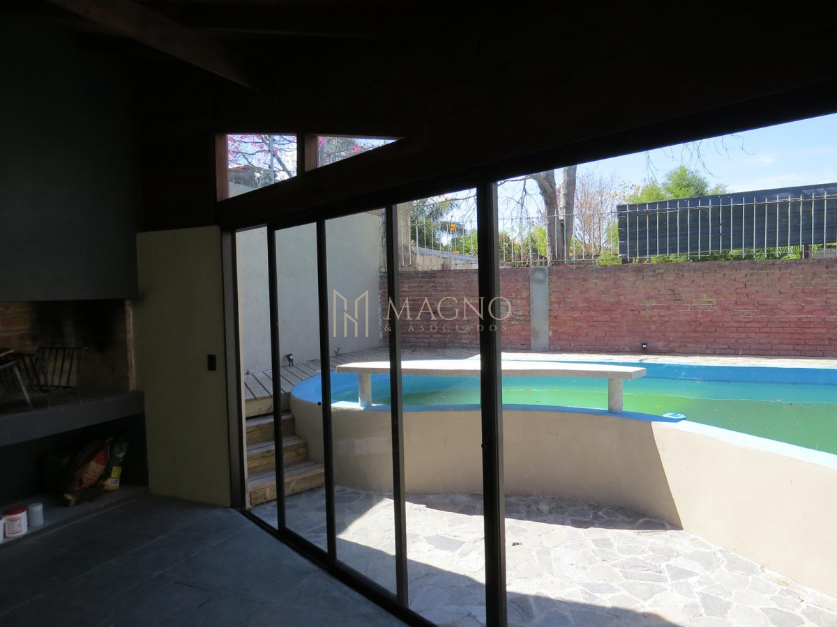 Casa ID.596 - Casa en venta con piscina en Carrasco