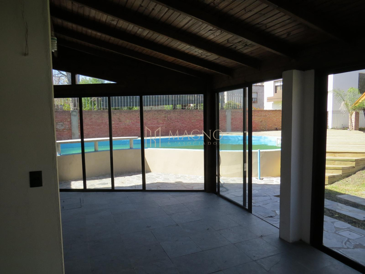 Casa ID.596 - Casa en venta con piscina en Carrasco