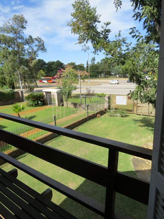 Casa ID.596 - Casa en venta con piscina en Carrasco