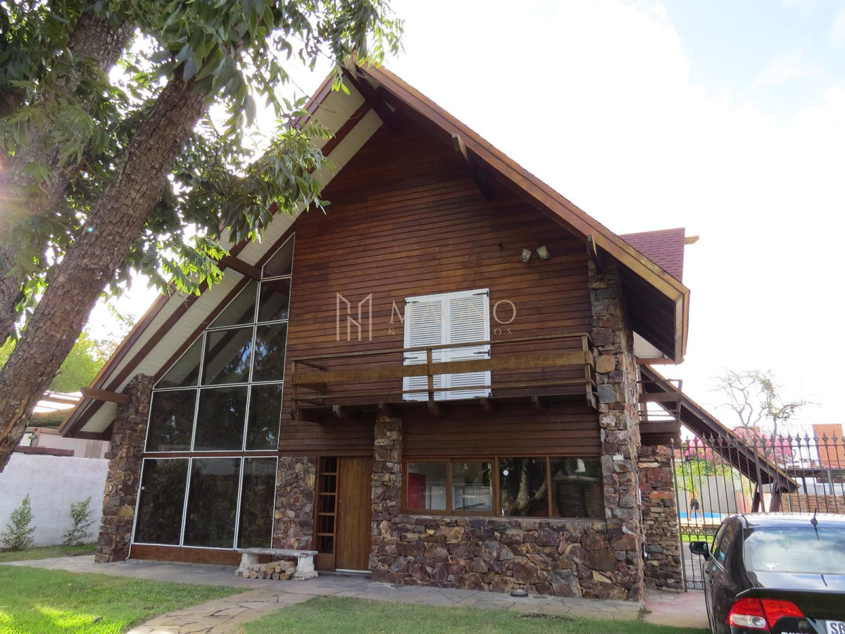 Casa ID.596 - Casa en venta con piscina en Carrasco