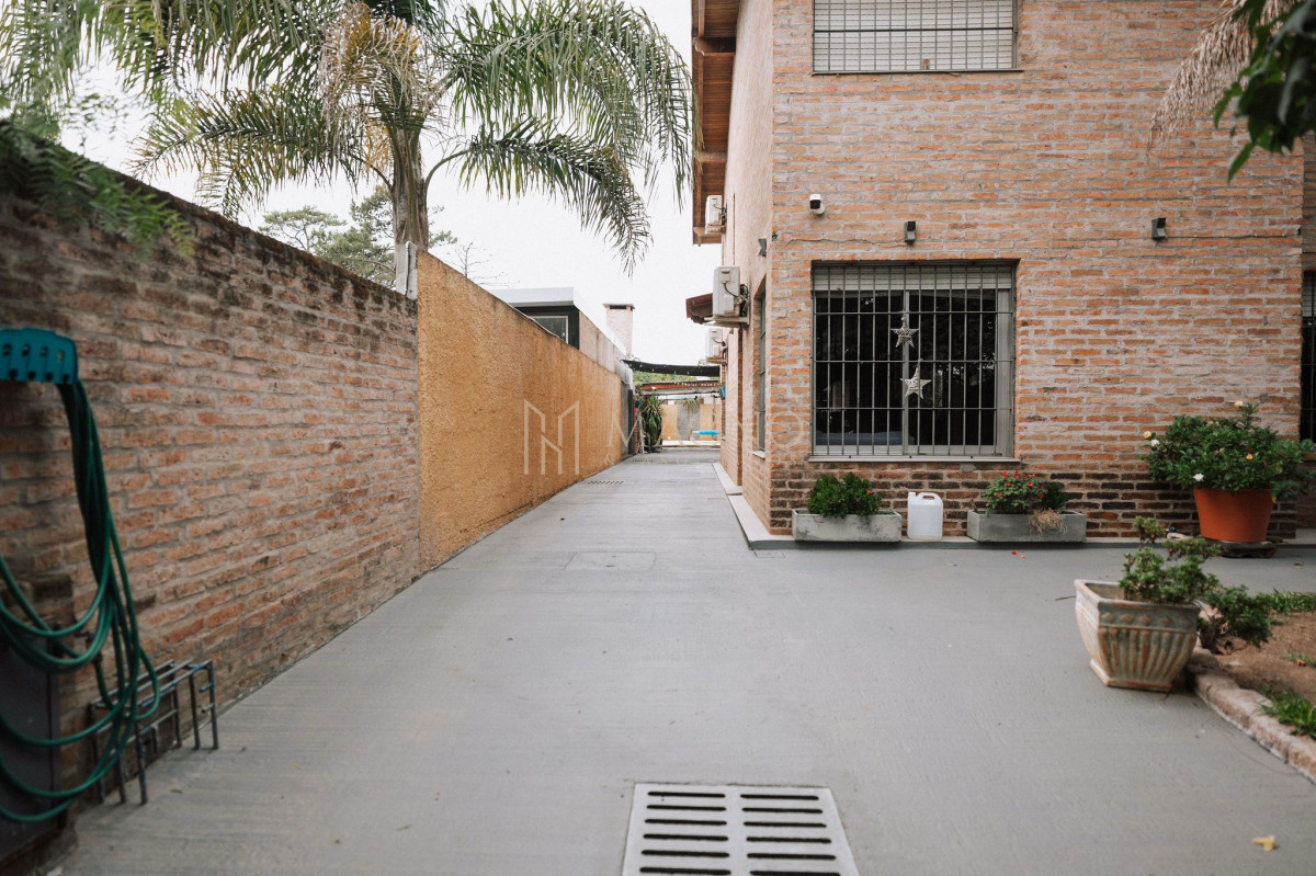 Casa ID.628 - Venta Casa 3 dormitorios piscina climatizada en Solymar 