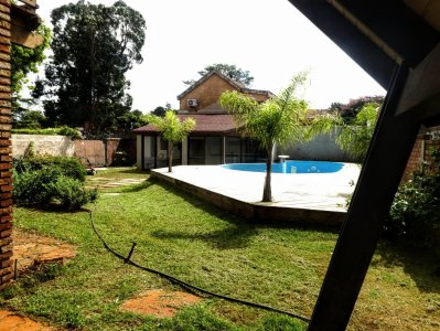 Casa en venta con piscina en Carrasco