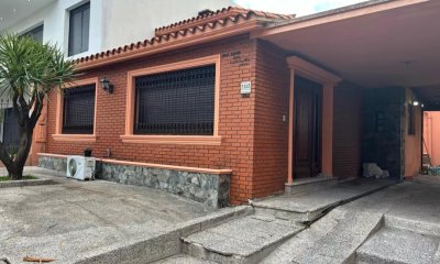 SE VENDE CASA EN LA BLANQUEADA A PASOS DE NUEVO CENTRO SHOPPING