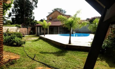 Casa en venta con piscina en Carrasco