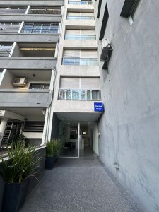 Se vende cochera en Luis Franzini y Carlos Berg
