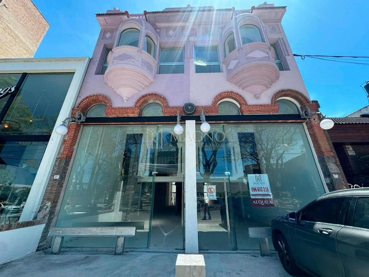 Local Comercial ID.594 - Se alquila local comercial frente a Punta Carretas Shopping