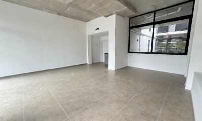 Local comercial sobre Monte Caseros