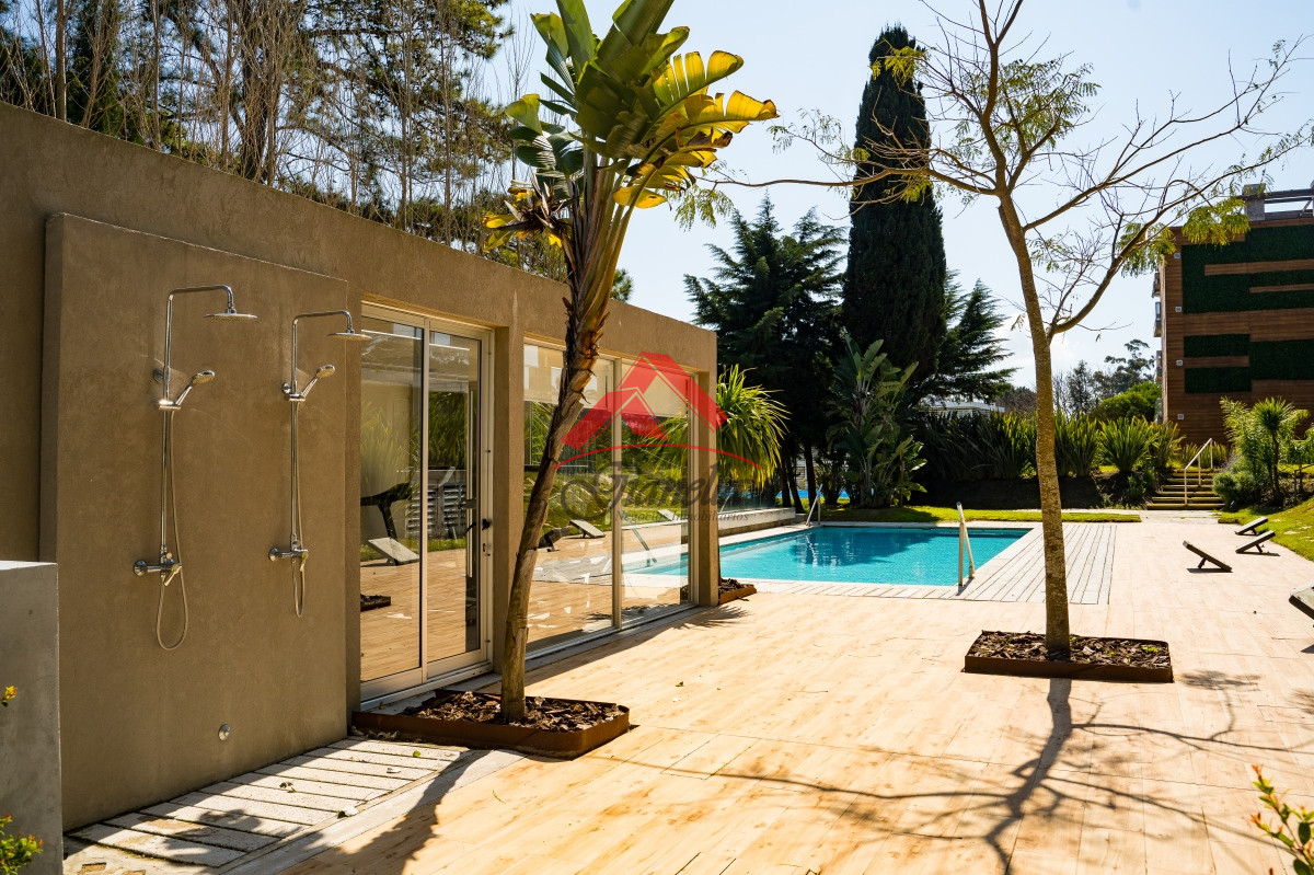 Apartamento ID.2018 - Apartamento en venta en playa mansa Punta del Este 