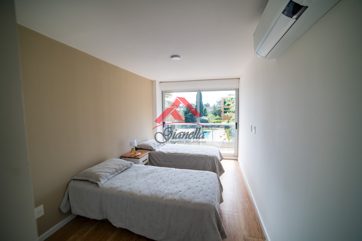 Apartamento ID.2018 - Apartamento en venta en playa mansa Punta del Este 