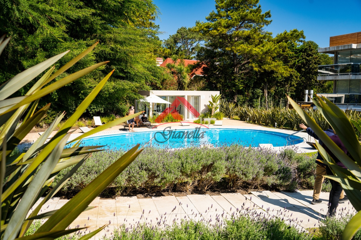 Apartamento ID.2018 - Apartamento en venta en playa mansa Punta del Este 