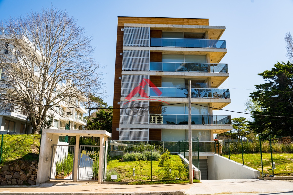 Apartamento ID.2018 - Apartamento en venta en playa mansa Punta del Este 