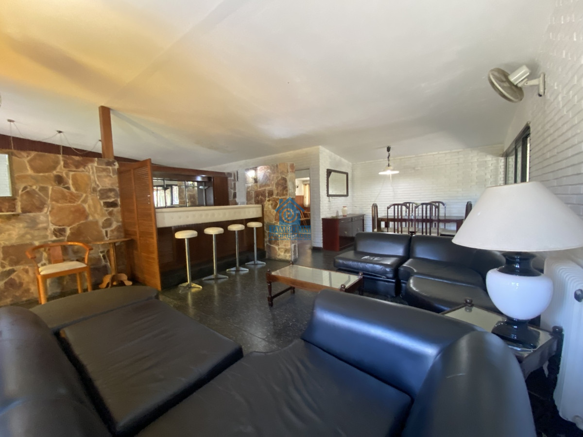 Casa ID.444 - Gran propiedad en Cantegril conformada por 3 casas 