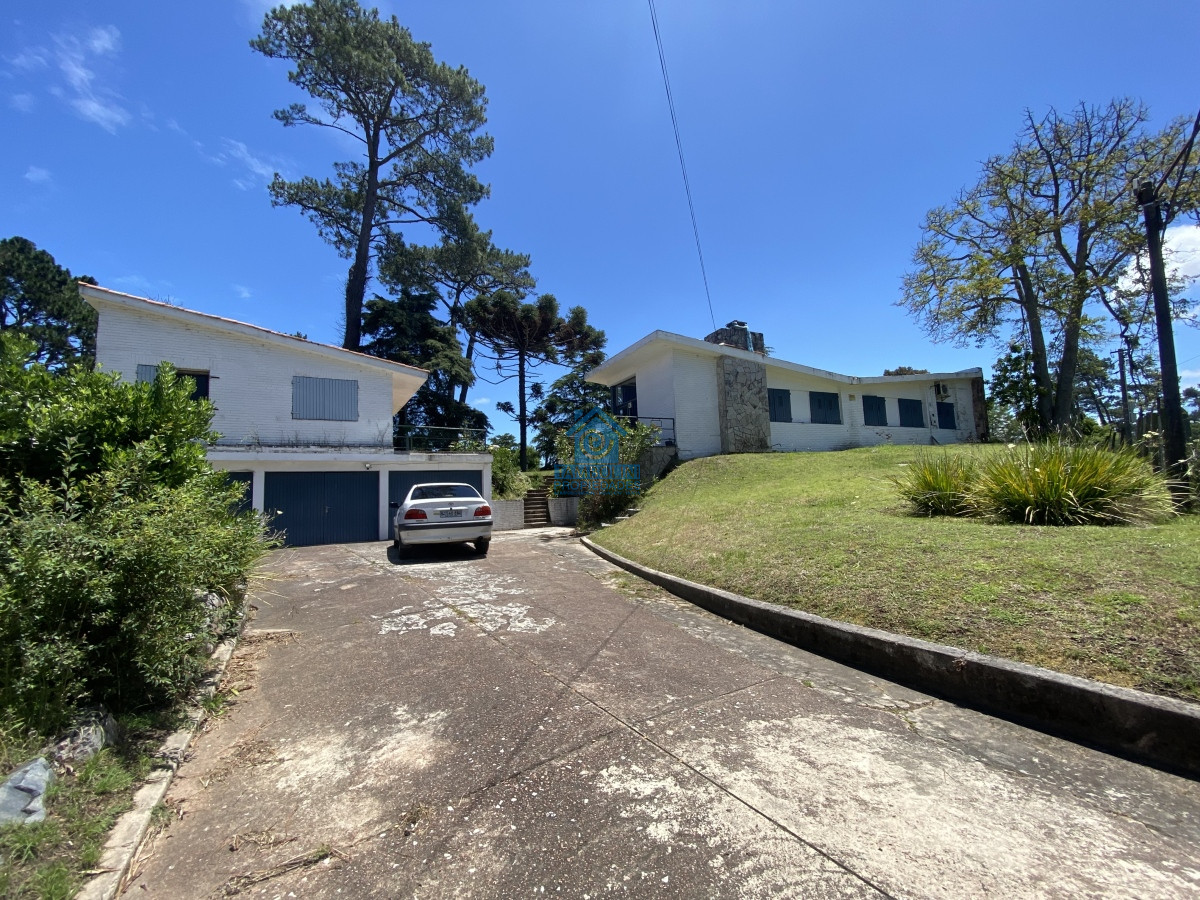 Casa ID.444 - Gran propiedad en Cantegril conformada por 3 casas 