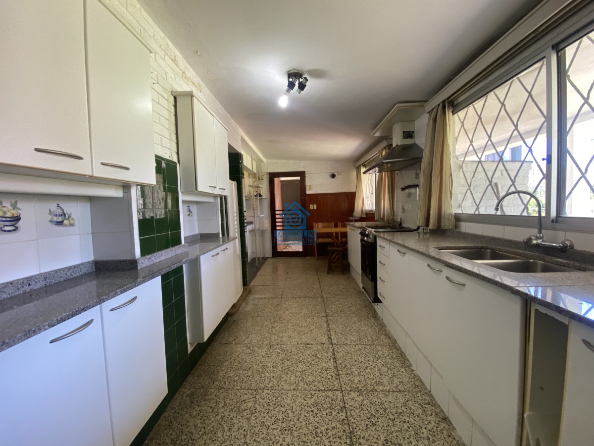 Casa ID.444 - Gran propiedad en Cantegril conformada por 3 casas 