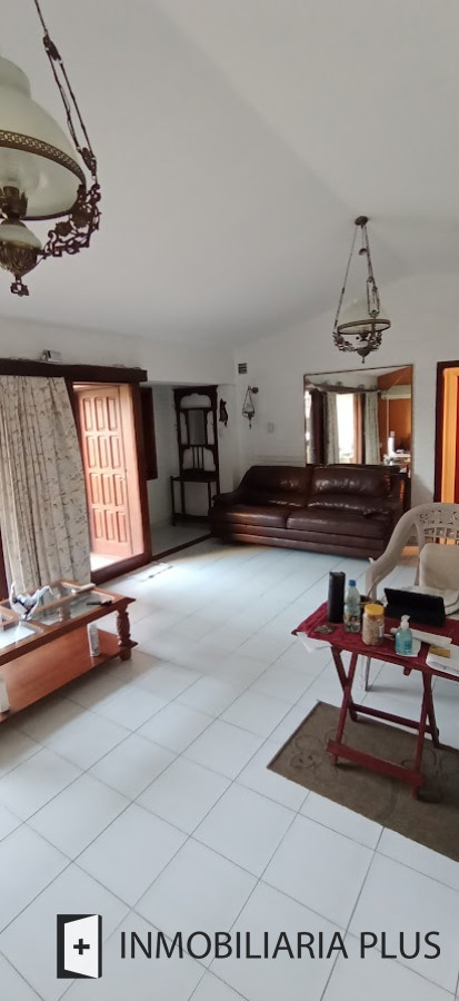 Casa ID.871 - Venta de Casa de 227 m2 en Las Delicias con terreno de 608 m2 con 4 Dormitorios 4 Baños y más