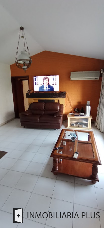 Casa ID.871 - Venta de Casa de 227 m2 en Las Delicias con terreno de 608 m2 con 4 Dormitorios 4 Baños y más
