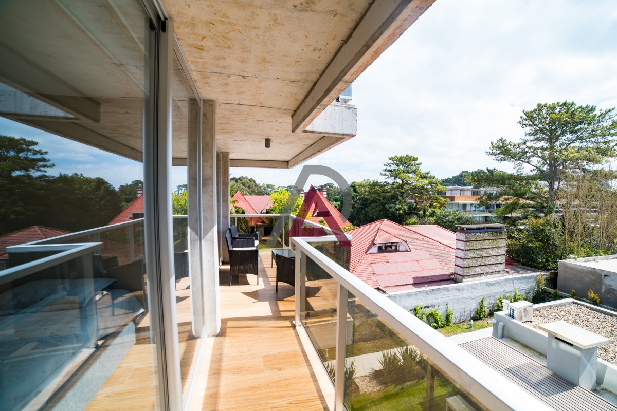 Apartamento ID.125 - Venta Apartamento, playa mansa. Punta del este 