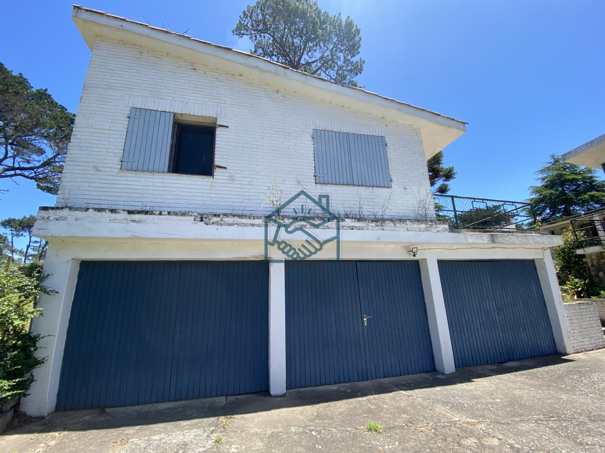 Casa ID.797/Gran-propiedad-en-Cantegril-a-1-cuadra-de-Av.-Córdoba - Gran propiedad en Cantegril a 1 cuadra de Av. Córdoba