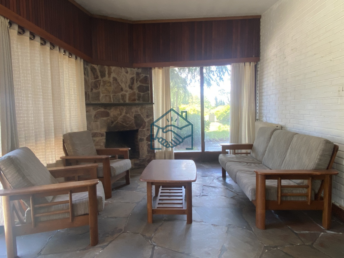 Casa ID.797/Gran-propiedad-en-Cantegril-a-1-cuadra-de-Av.-Córdoba - Gran propiedad en Cantegril a 1 cuadra de Av. Córdoba