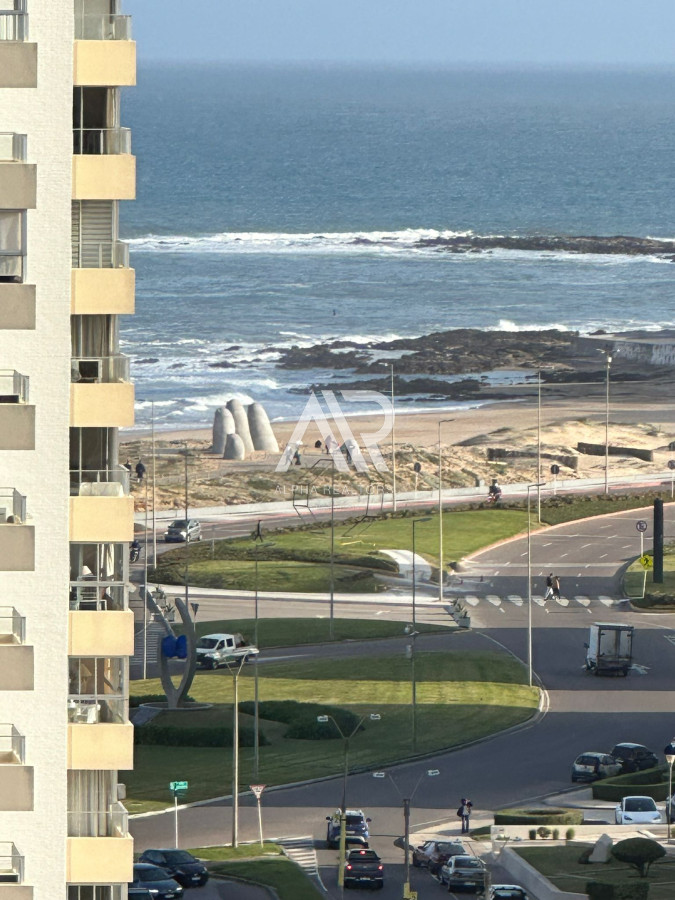VENTA  de apartamento en playa brava con full amenities. - APH1983A