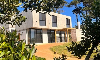 Casa en Venta a ESTRENAR Punta del Este próxima al mar con Financiación