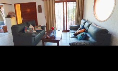 Vendo casa 3 dormitorios y 3 baños en Pinares a 4 de la playa