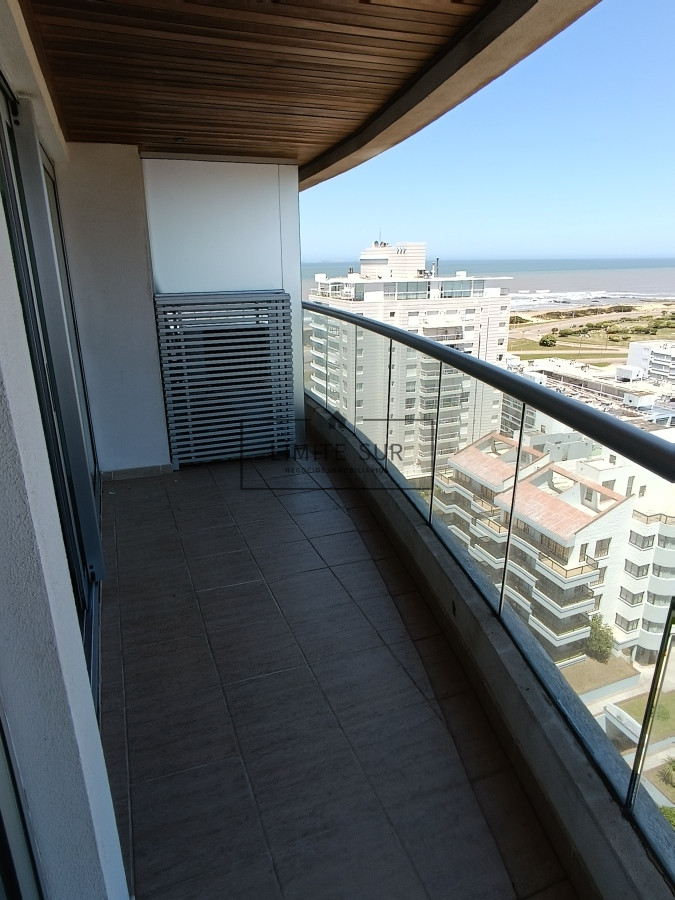 Apartamento ID.101 - Excelente torre con servicios a 100 mts de Playa Brava