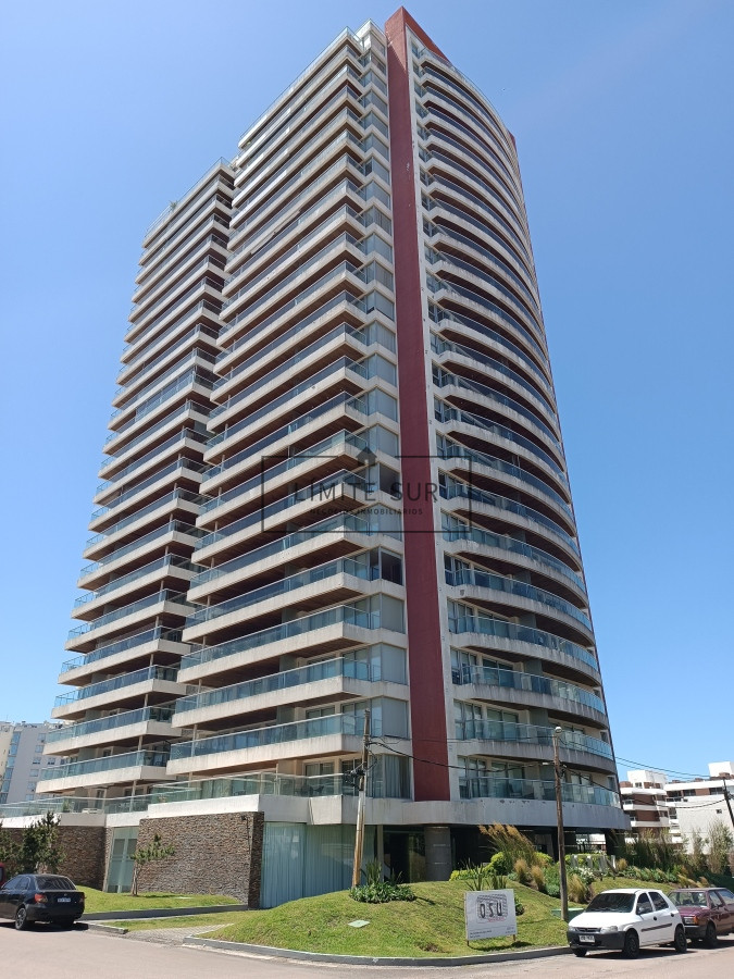 Apartamento ID.101 - Excelente torre con servicios a 100 mts de Playa Brava