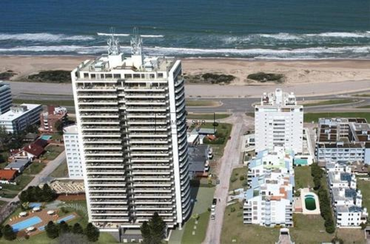 Apartamento ID.101 - Excelente torre con servicios a 100 mts de Playa Brava